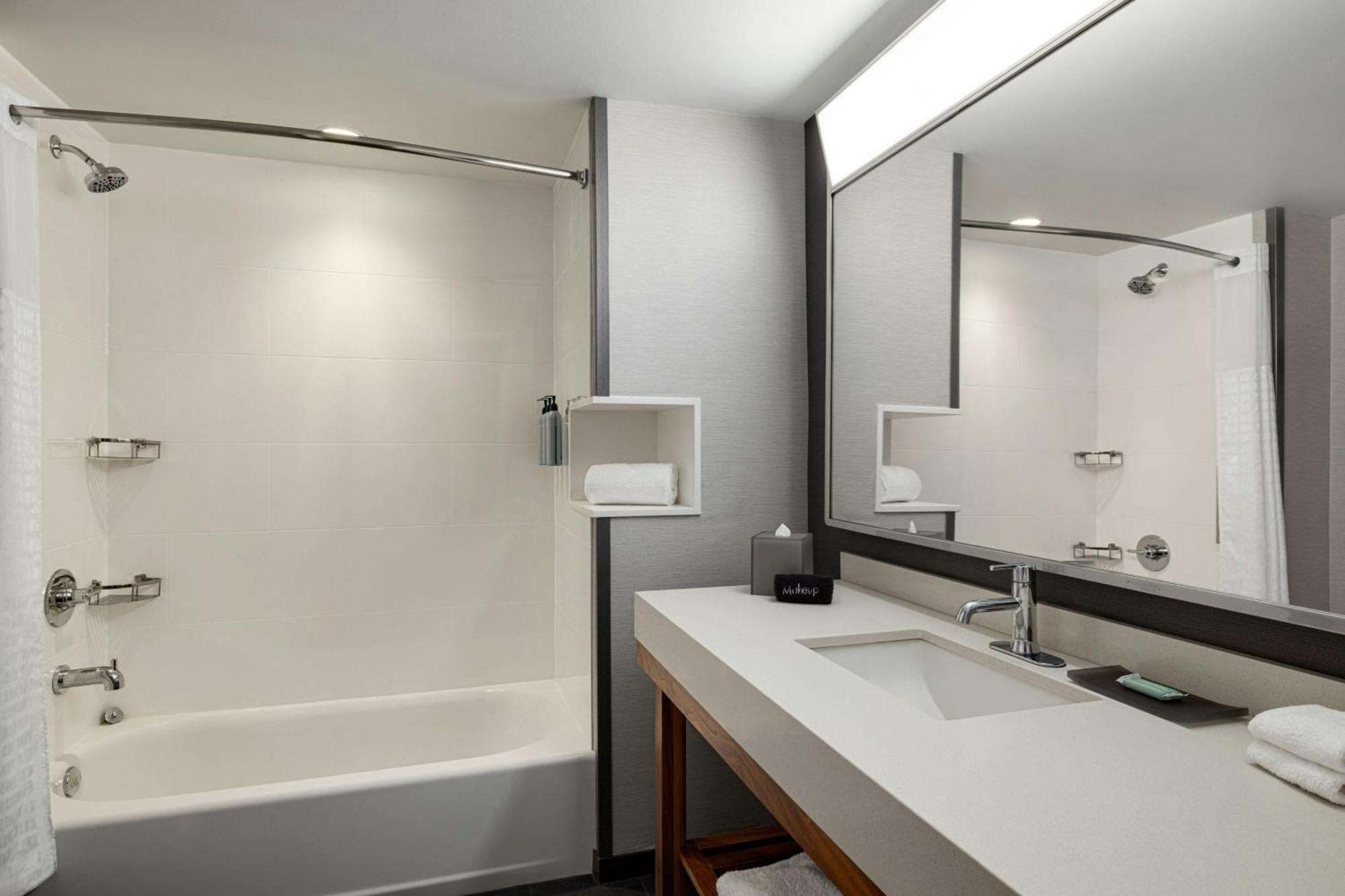 Hotel Courtyard By Marriott Msu At The Mill Conference Center 3*